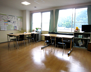 明るく清潔な患者さん休憩待合室